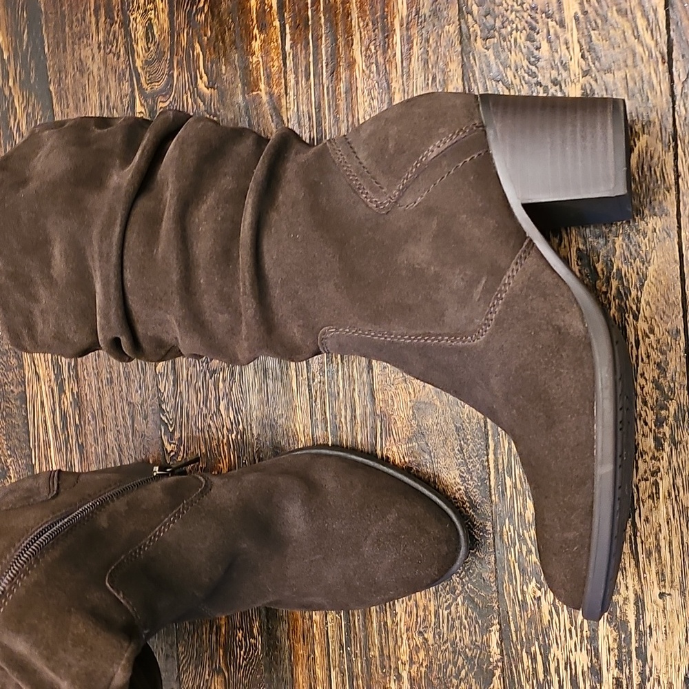 Brown Earth Suede Women's Boots Like New 6.5